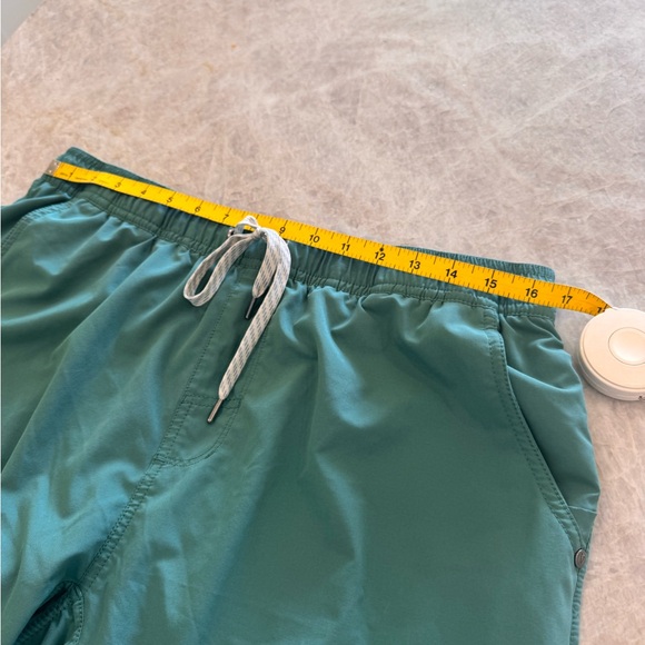 Vuori Kore Shorts 7” - Picture 3 of 4
